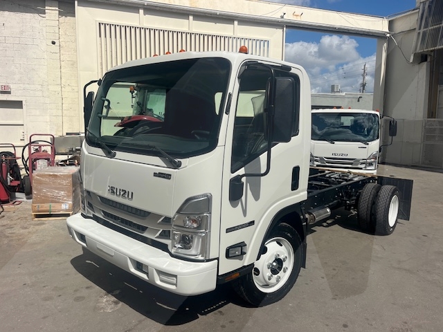 Truck Chassis Isuzu NPR - Gasoline