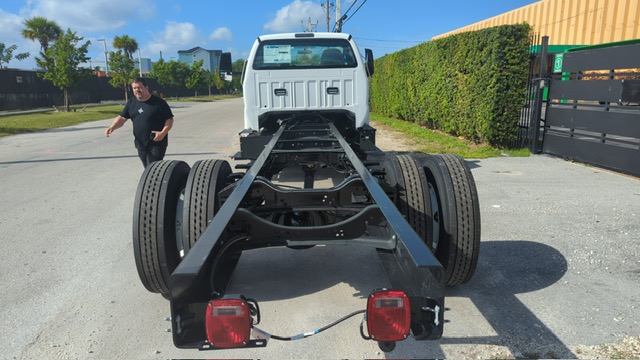 Truck Chassis Ford F-750 2026