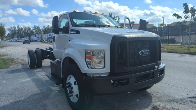 Truck Chassis Ford F-750 2026