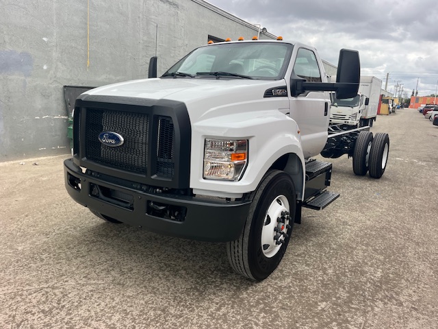 Truck Chassis Ford F-750 2026