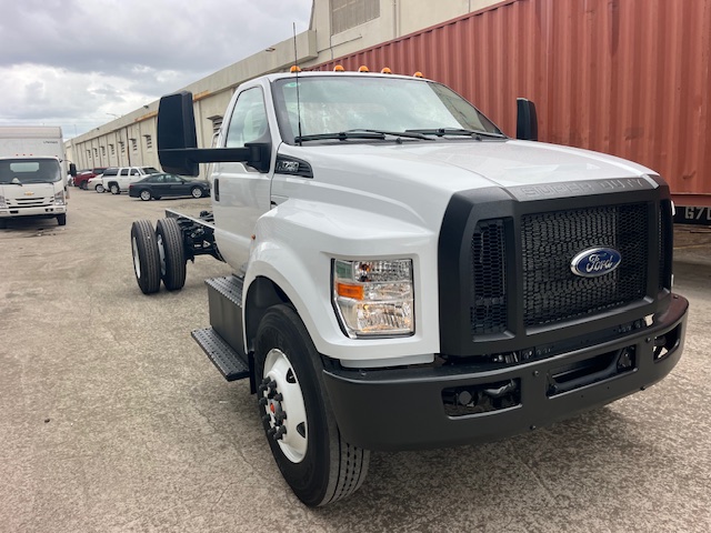 Truck Chassis Ford F-750 2026