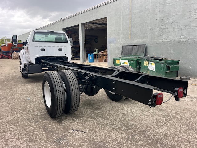 Truck Chassis Ford F-750 2026