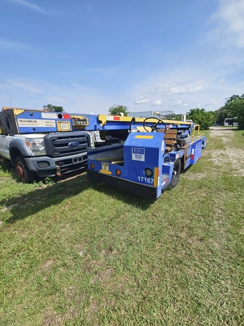 Belt Loader Tug 660