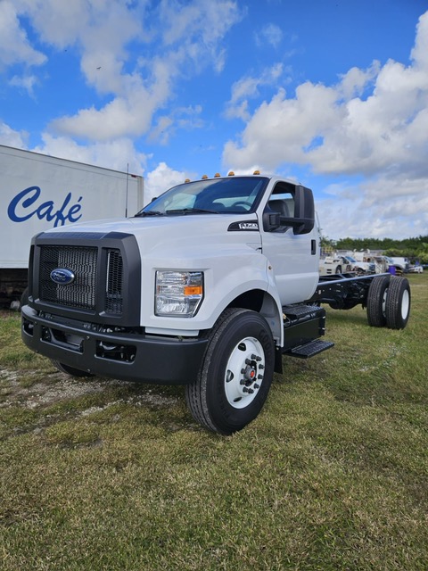 Truck Chassis Ford F-750 2026