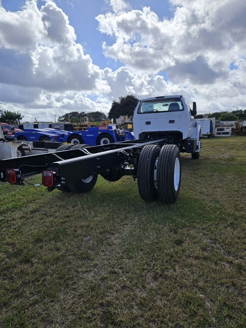 Truck Chassis Ford F-750 2026