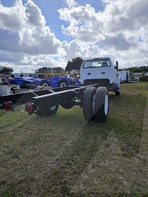 Truck Chassis Ford F-750 2026