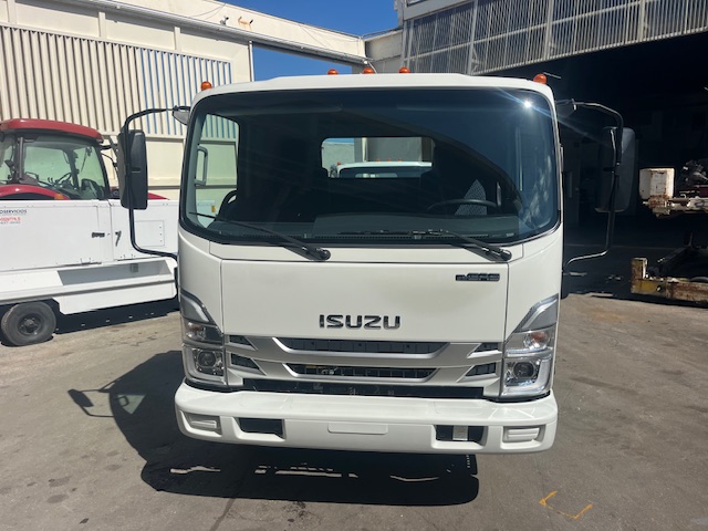Truck Chassis Isuzu NPR - Gasoline