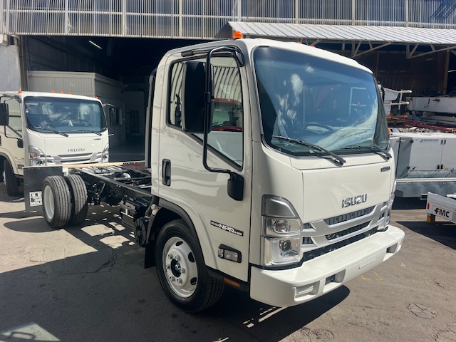 Truck Chassis Isuzu NPR - Gasoline