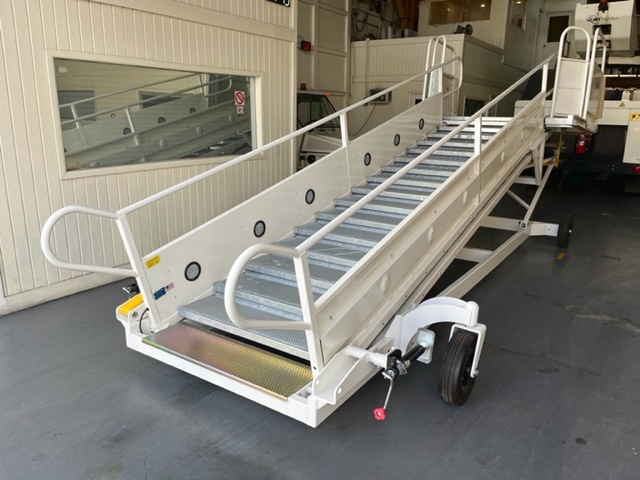 Narrow Body Passenger Stair Clyde 15F2820 - 88/161 in