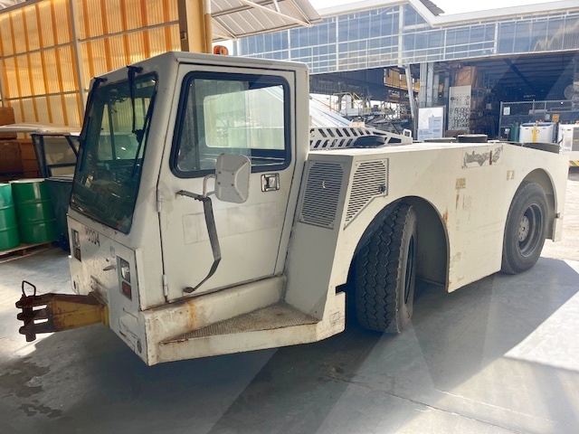 Push Back Tractor FMC B-600