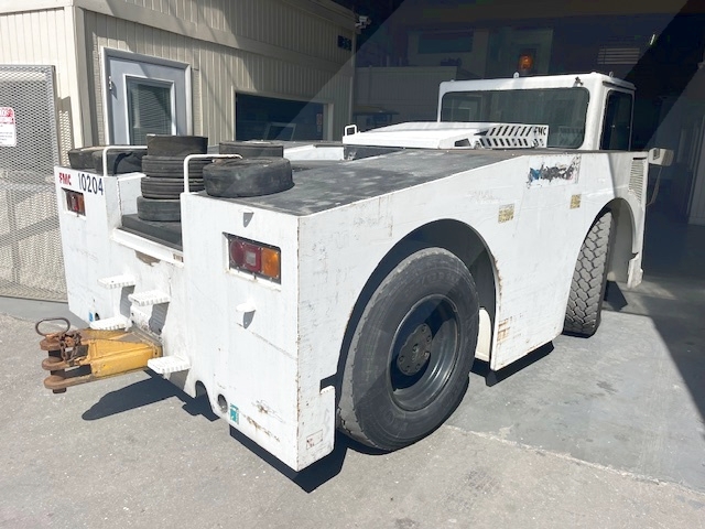 Push Back Tractor FMC B-600