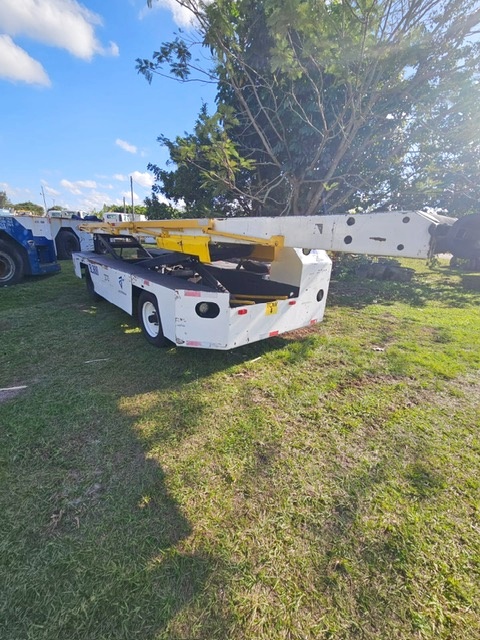 Belt Loader Tug 660
