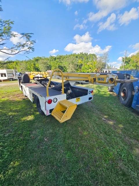 Belt Loader Tug 660