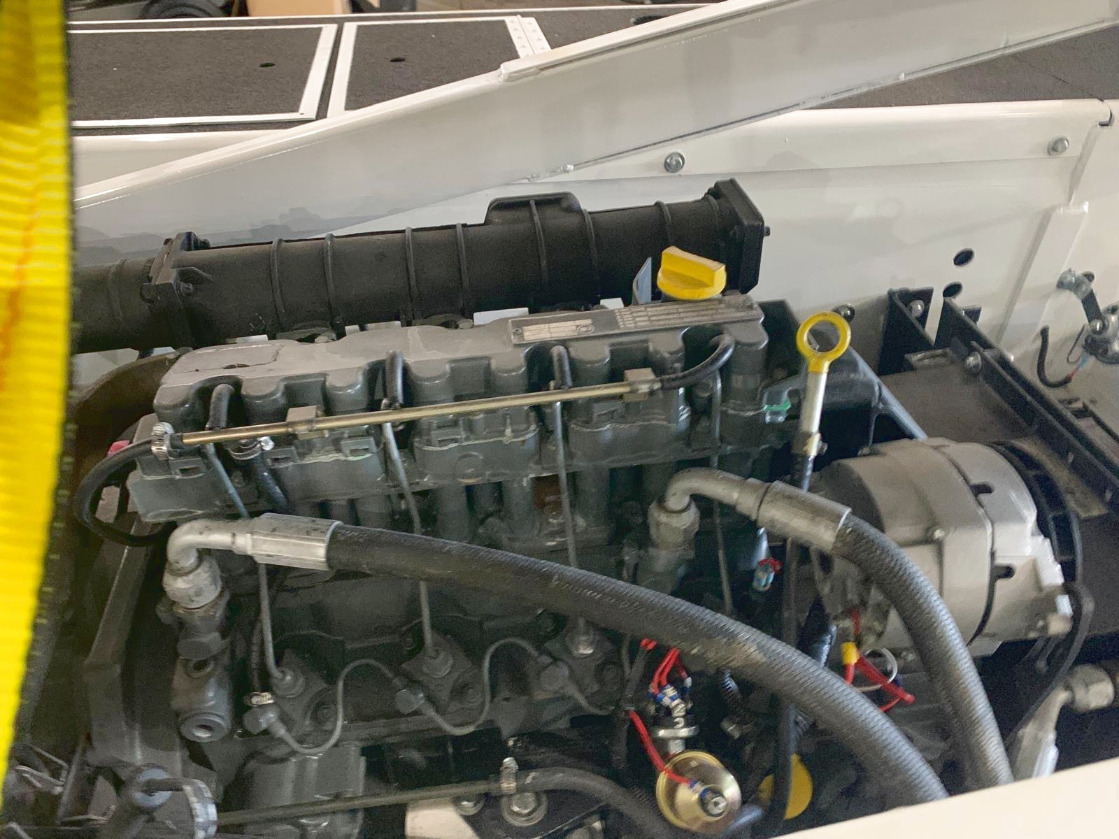 Belt Loader Tug 660