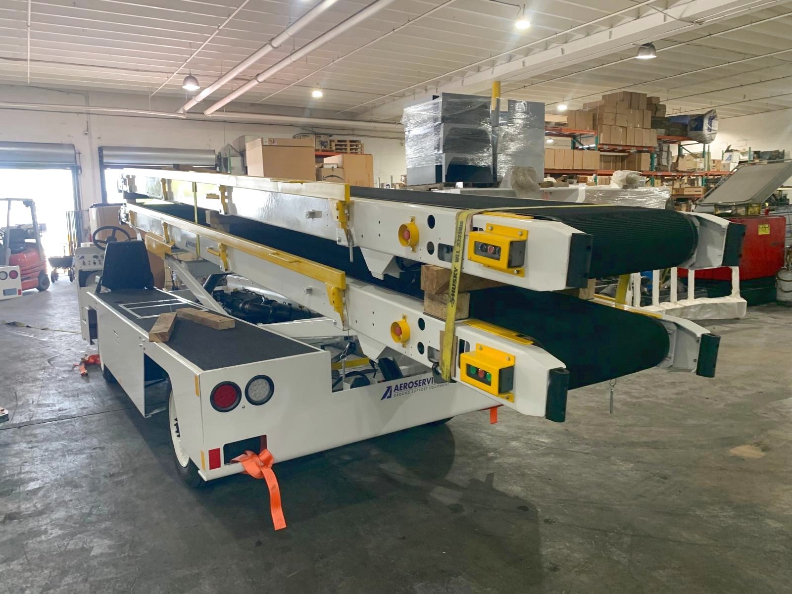 Belt Loader Tug 660