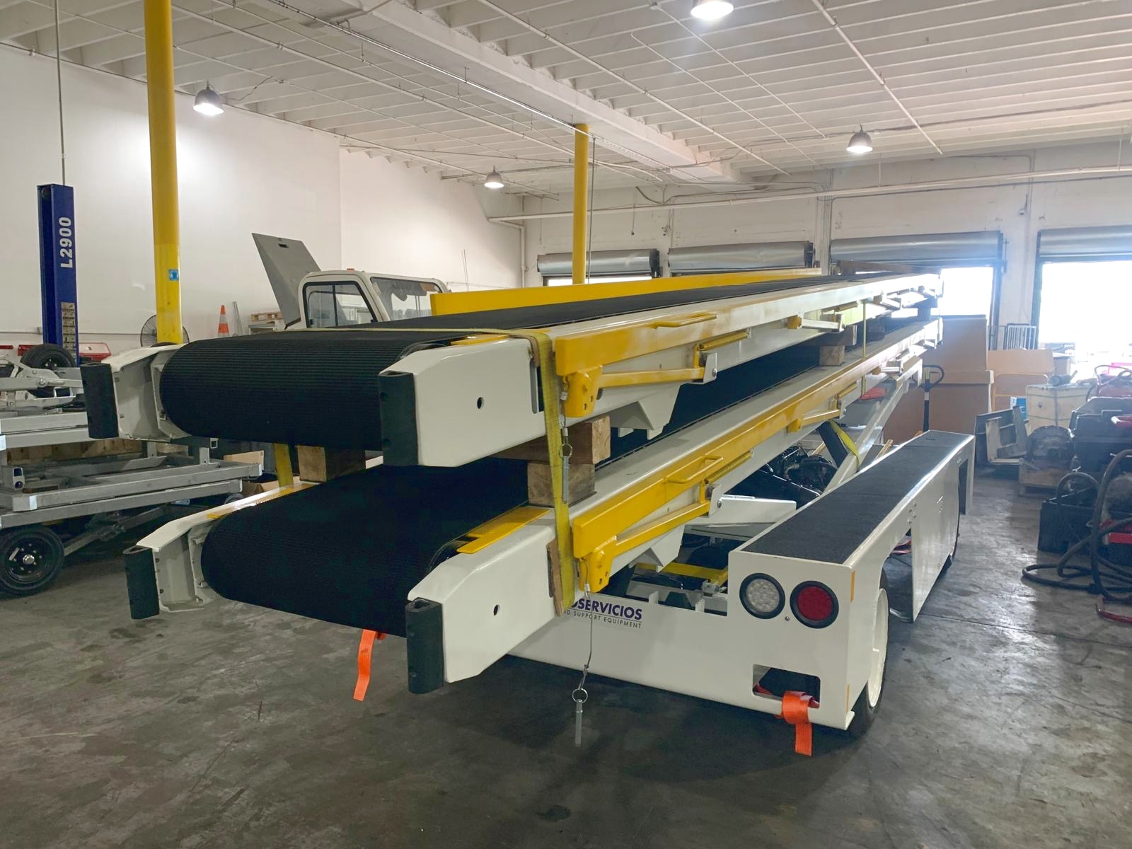 Belt Loader Tug 660