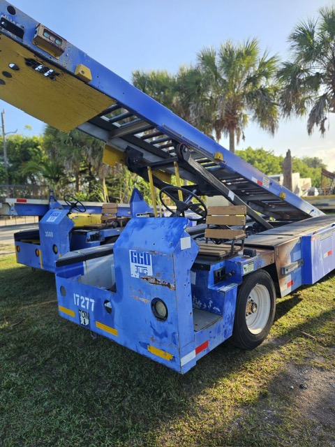 Belt Loader Tug 660