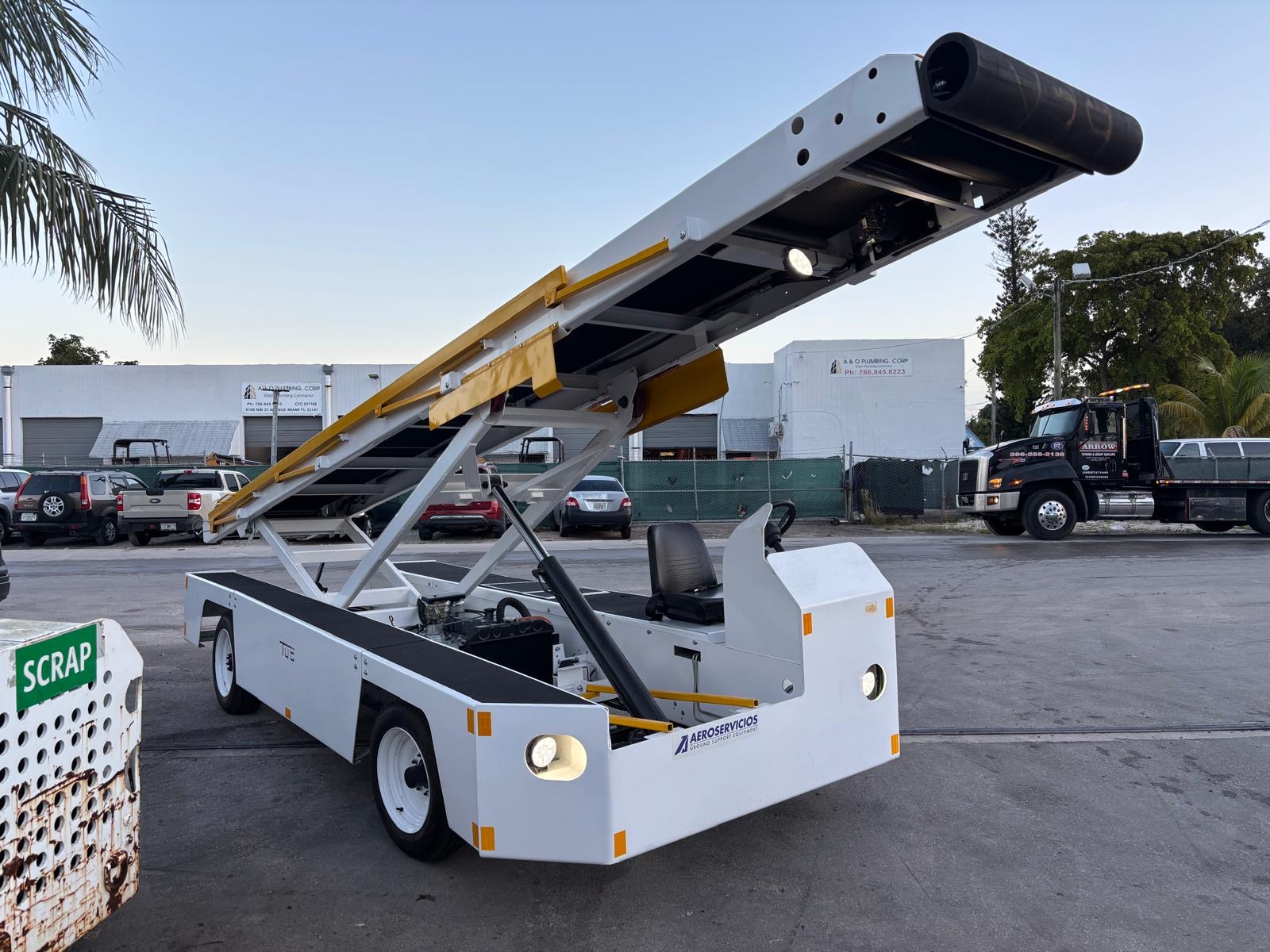 Belt Loader Tug 660