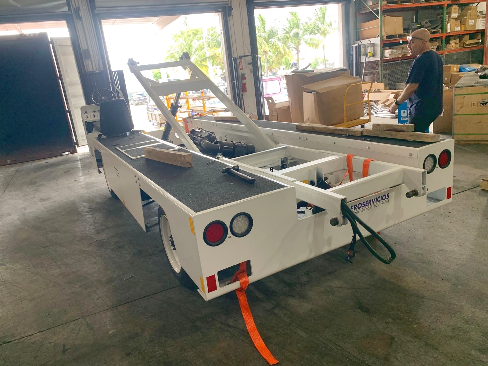 Belt Loader Tug 660