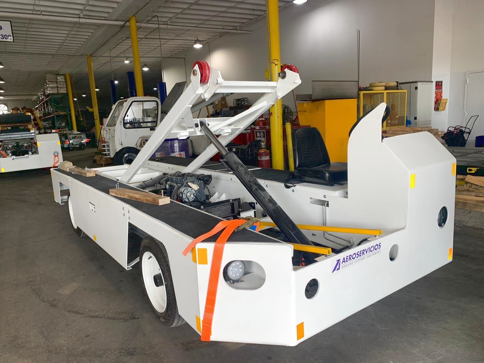 Belt Loader Tug 660