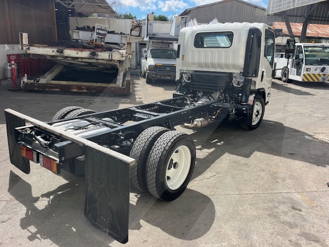 Truck Chassis Isuzu NPR - Gasoline