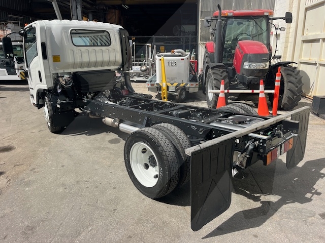 Truck Chassis Isuzu NPR - Gasoline