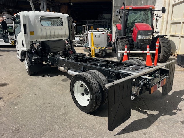 Truck Chassis Isuzu NPR - Gasoline