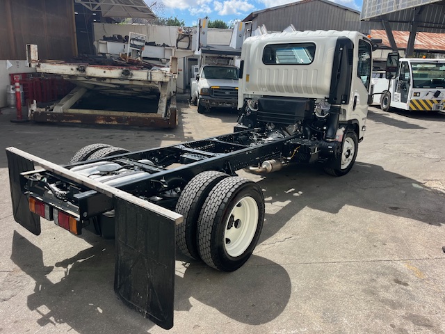 Truck Chassis Isuzu NPR - Gasoline