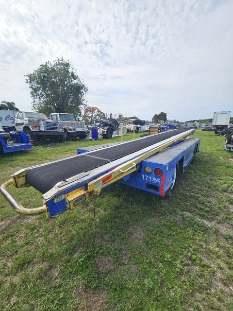 Belt Loader Tug 660