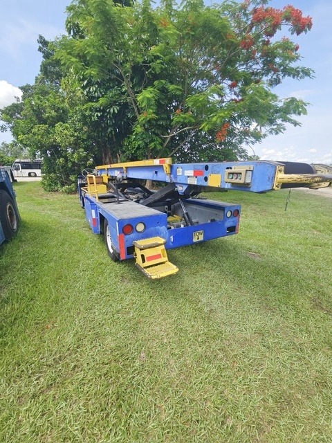 Belt Loader Tug 660