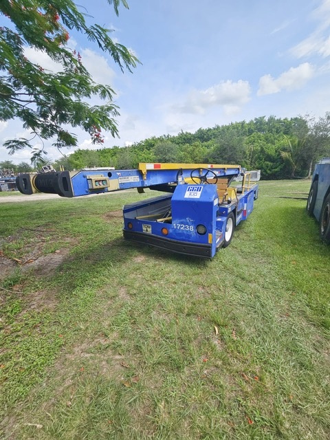 Belt Loader Tug 660