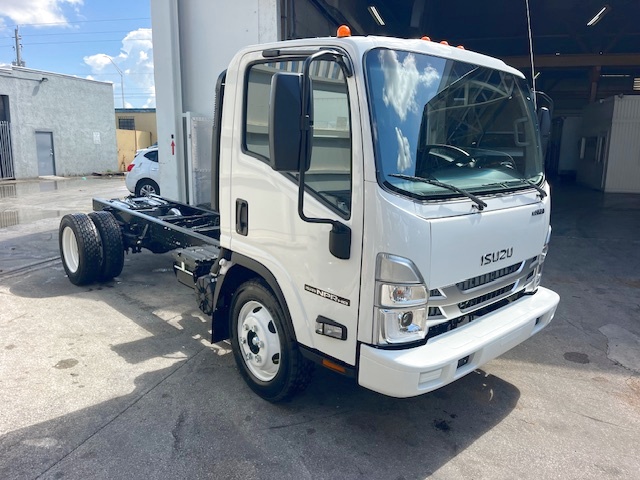 Truck Chassis Isuzu NPR - Gasoline