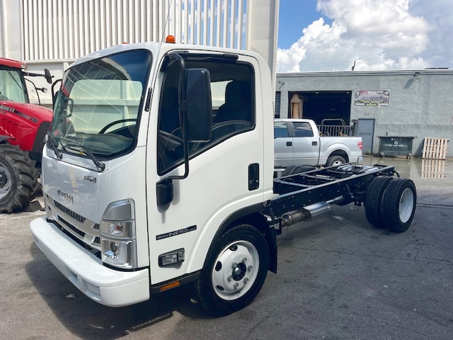 Truck Chassis Isuzu NPR - Gasoline