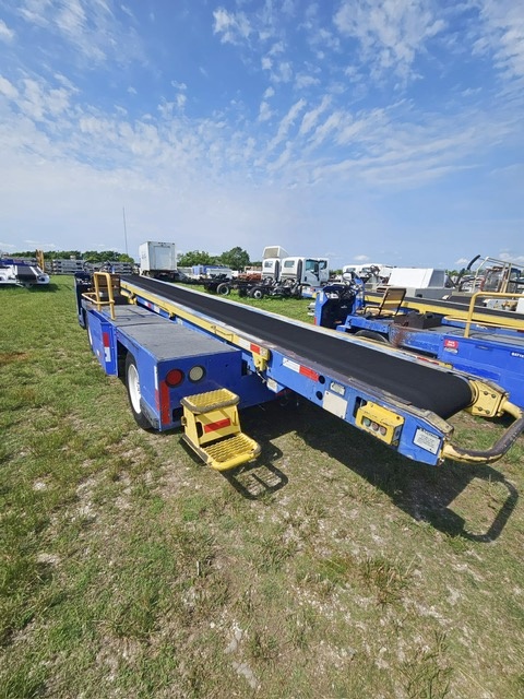 Belt Loader Tug 660