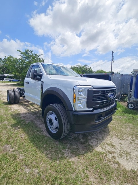 Truck Chassis Ford F-600