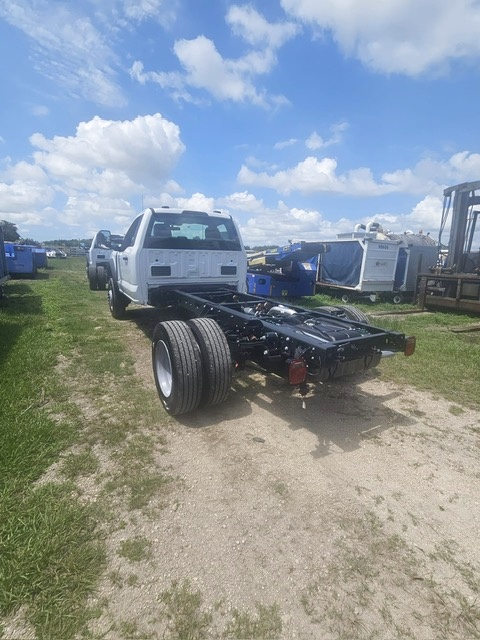 Truck Chassis Ford F-600