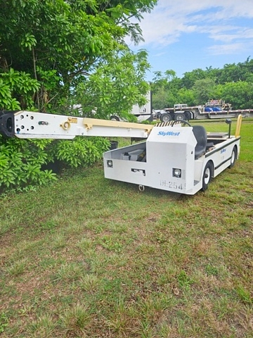 Belt Loader Tug 660E