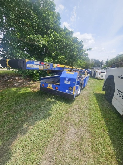 Belt Loader Tug 660