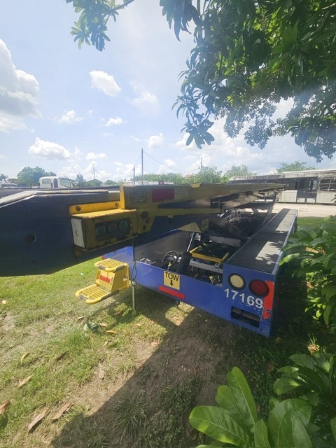 Belt Loader Tug 660