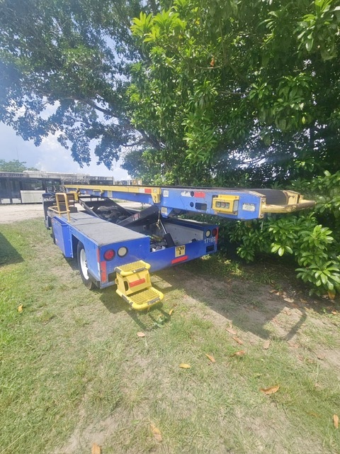 Belt Loader Tug 660