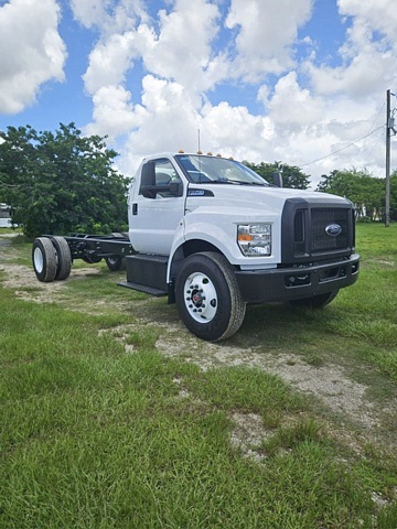 Truck Chassis Ford F-750 2025