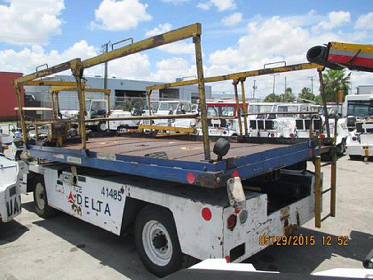 Maintenance Lift Tesco Hi-Lift Inc./Tug ML-14 over Tug 660