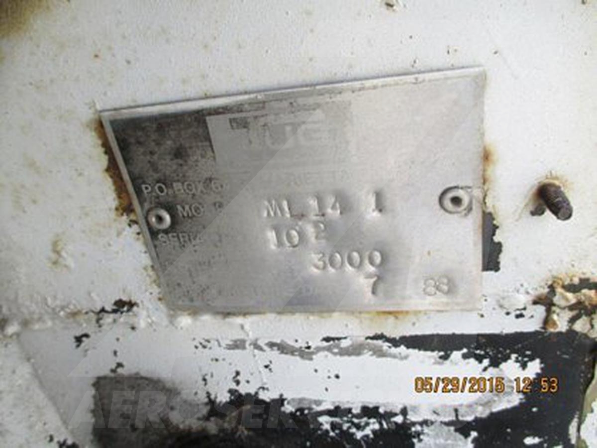 Maintenance Lift Tesco Hi-Lift Inc./Tug ML-14 over Tug 660