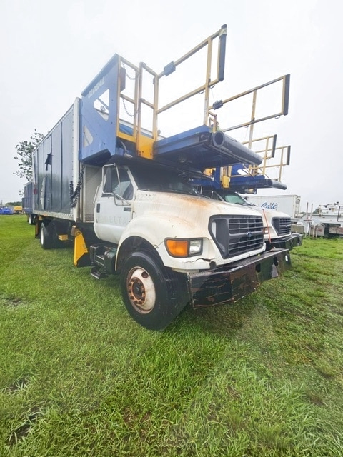 Cabin Service Truck Ford / CB16-228