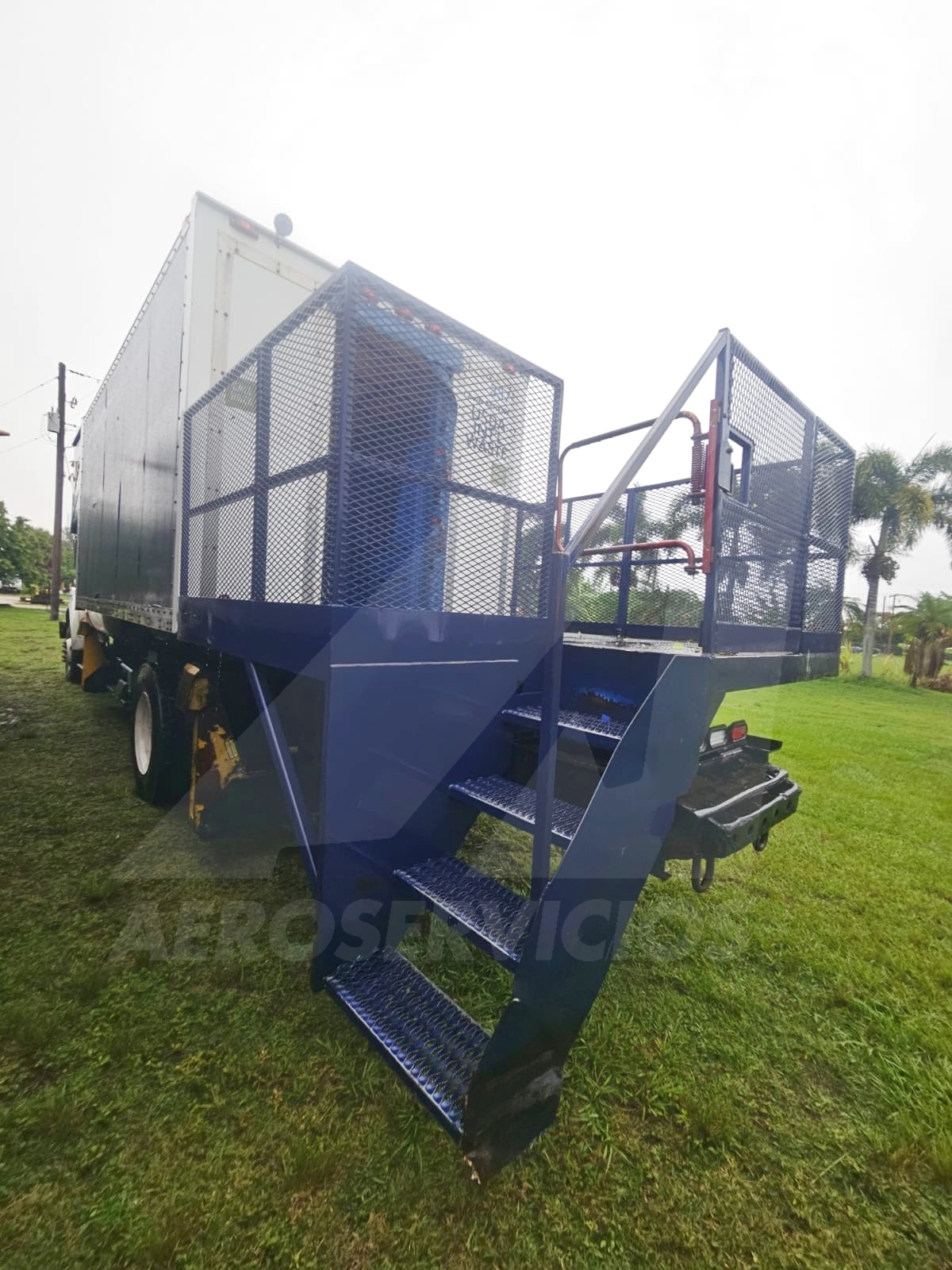 Cabin Service Truck Ford / CB16-228