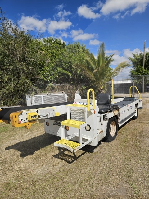 Belt Loader Tug 660E