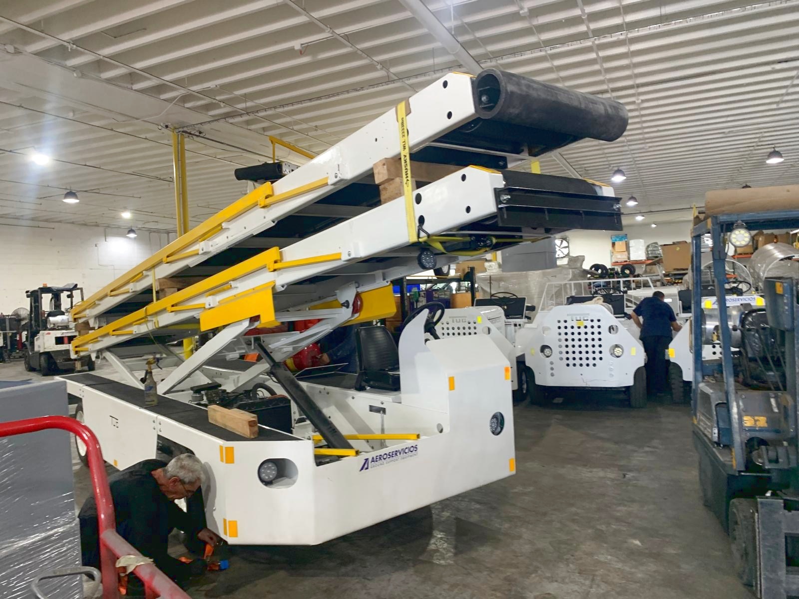 Belt Loader Tug 660