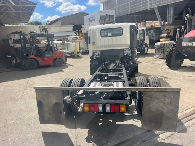 Truck Chassis Isuzu NPR - Gasoline