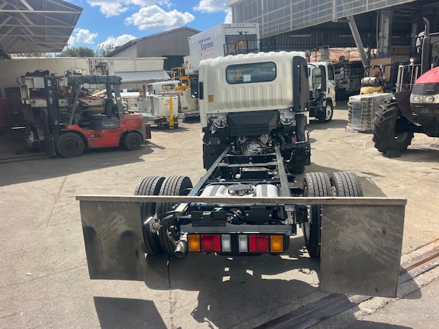 Truck Chassis Isuzu NPR - Gasoline