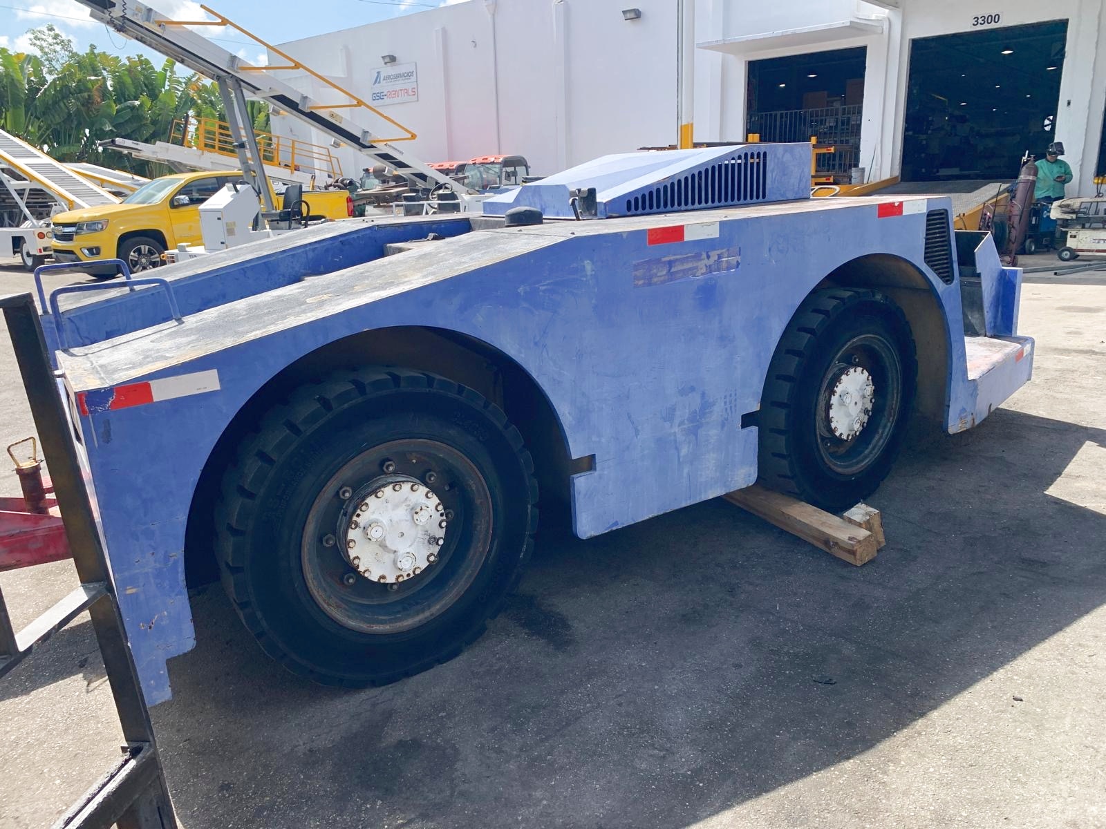 Push Back Tractor FMC B-350
